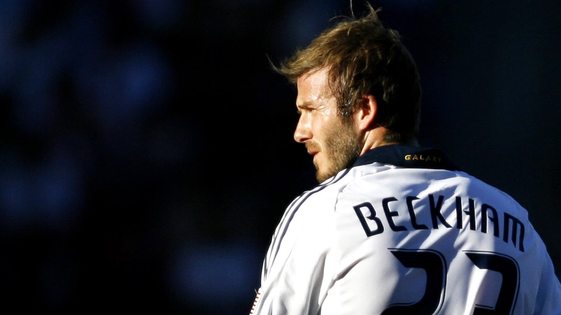 《比赛氛围升级：灯光、音响带来极致感官体验》